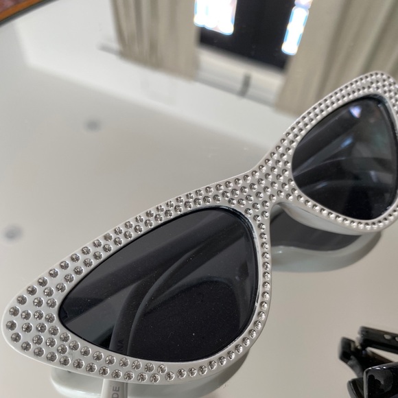 Brand New Sunglasses - Picture 4 of 4